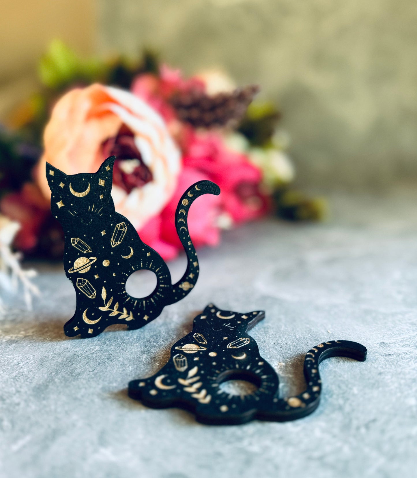 Black Cat Mini Crystal Sphere Stand, Witchy Crystal Holder, Mystical Cat Decor, Crystal Display Stand