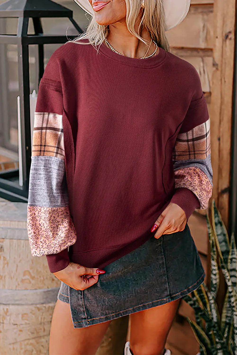 Red Sandalwood Plaid Patchwork Sleeve Raw Seam Sweatshirt Shewin