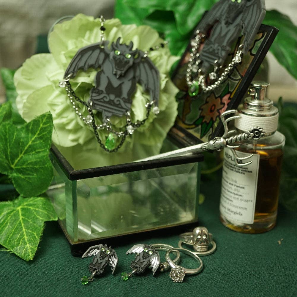 Gargoyle Brooch Quirks!