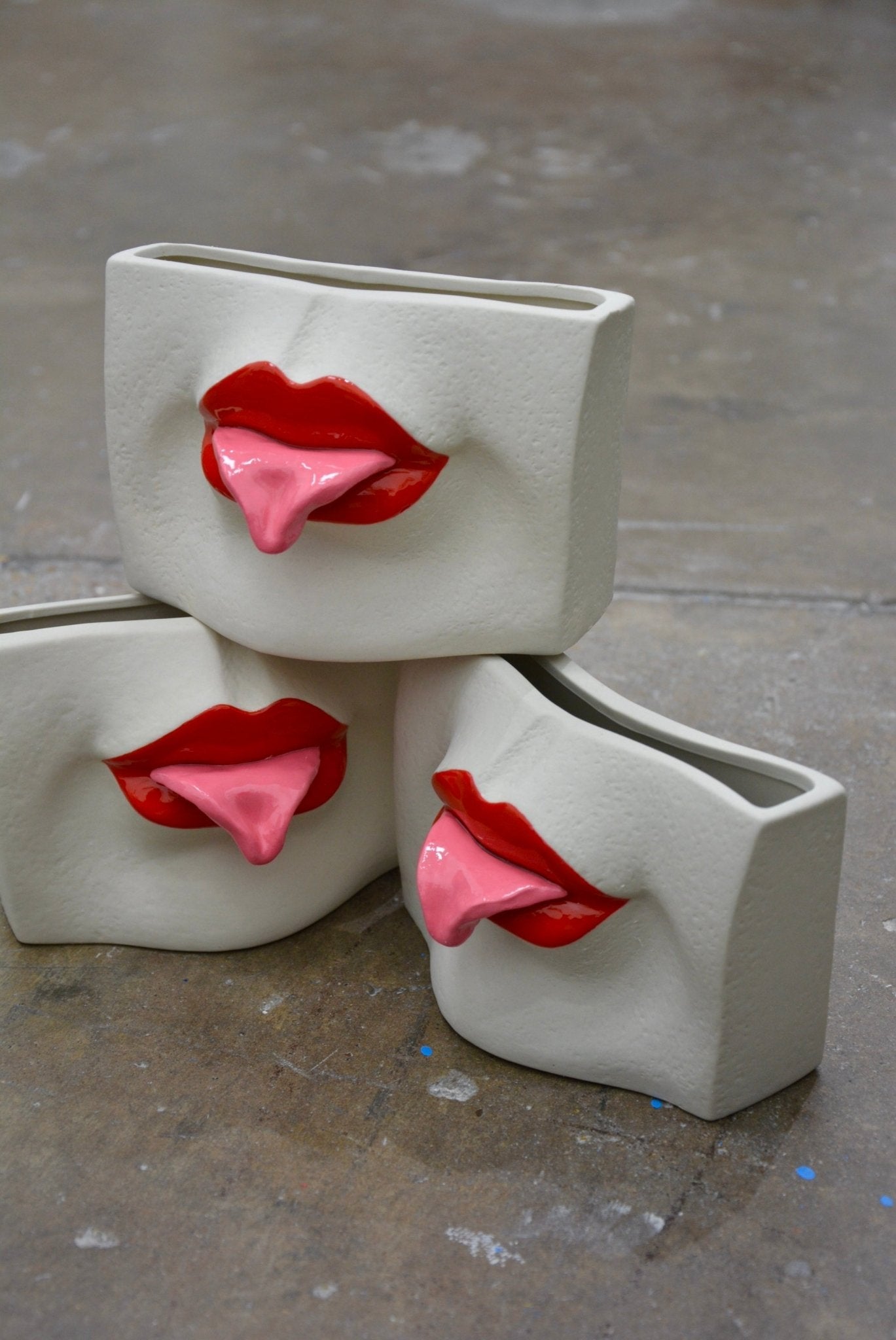 CERAMIC TONGUE-OUT VASE