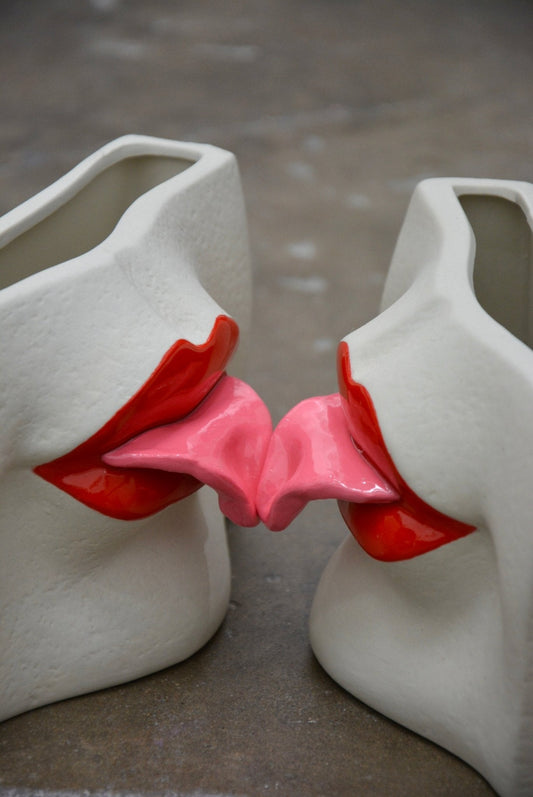 CERAMIC TONGUE-OUT VASE