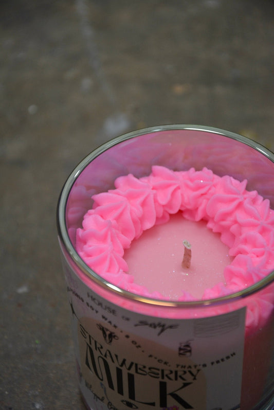 STRAWBERRY MILK CANDLE