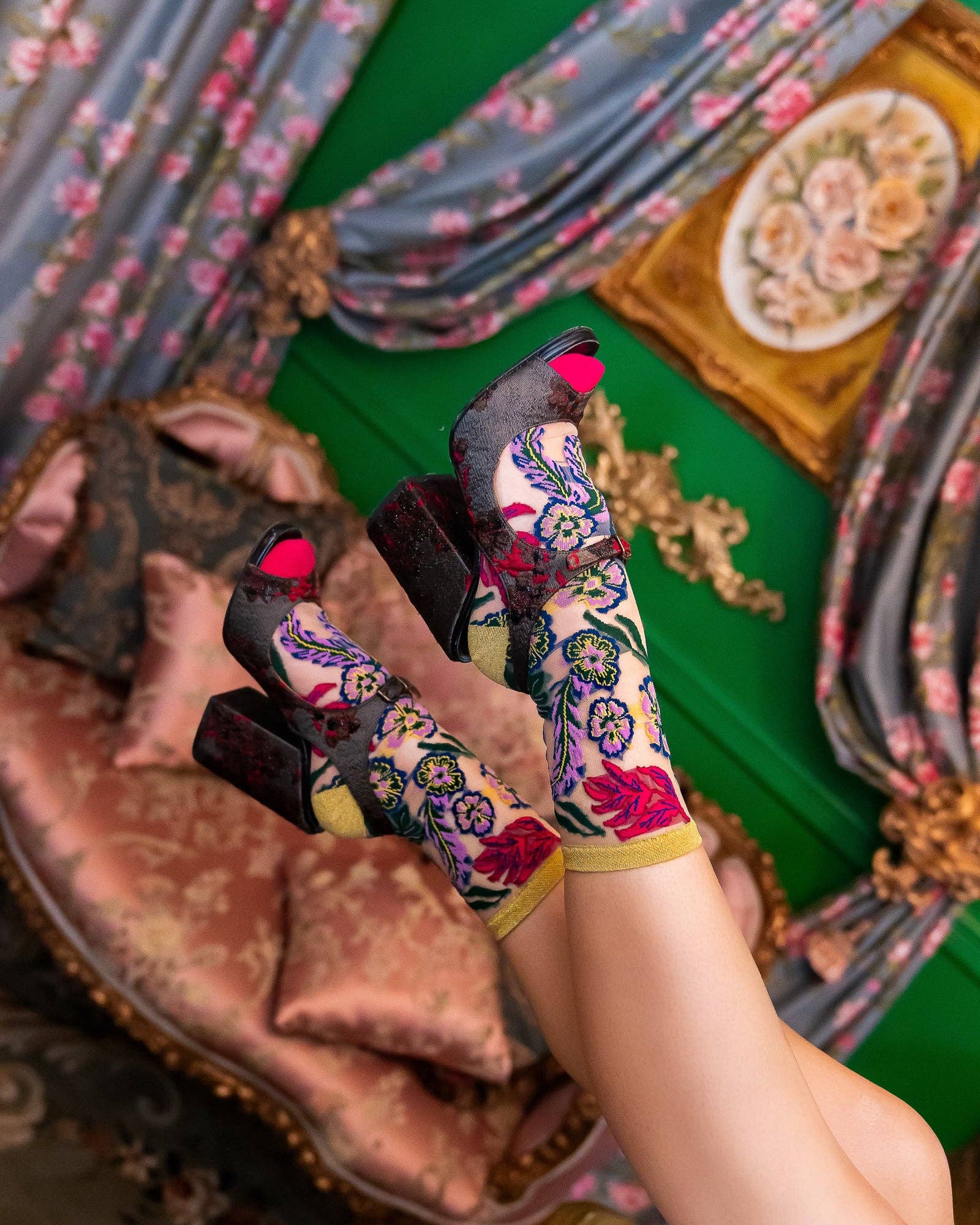 Festive Floral Sheer Crew Sock Quirks!