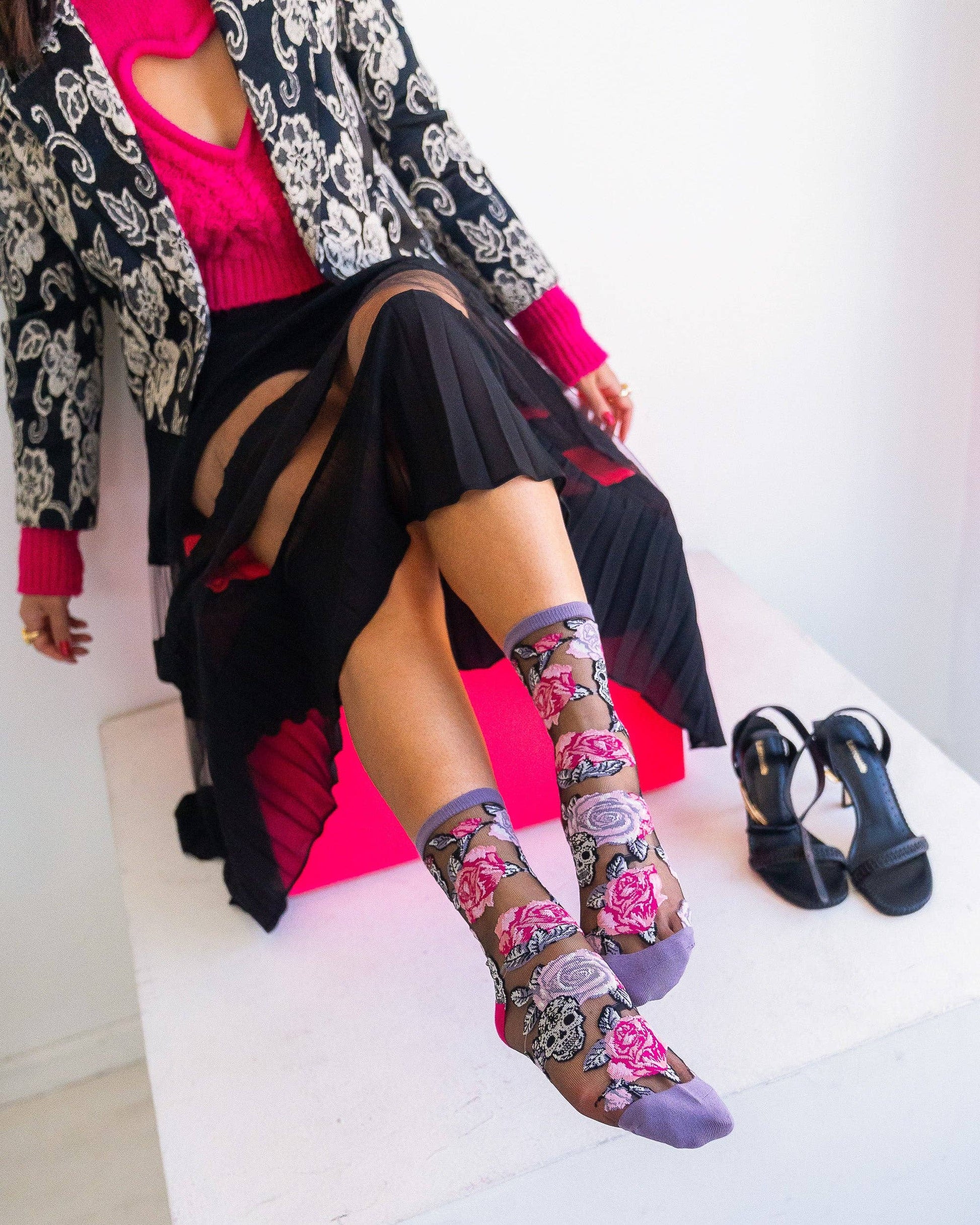 Skulls & Roses Black Sheer Crew Sock Quirks!