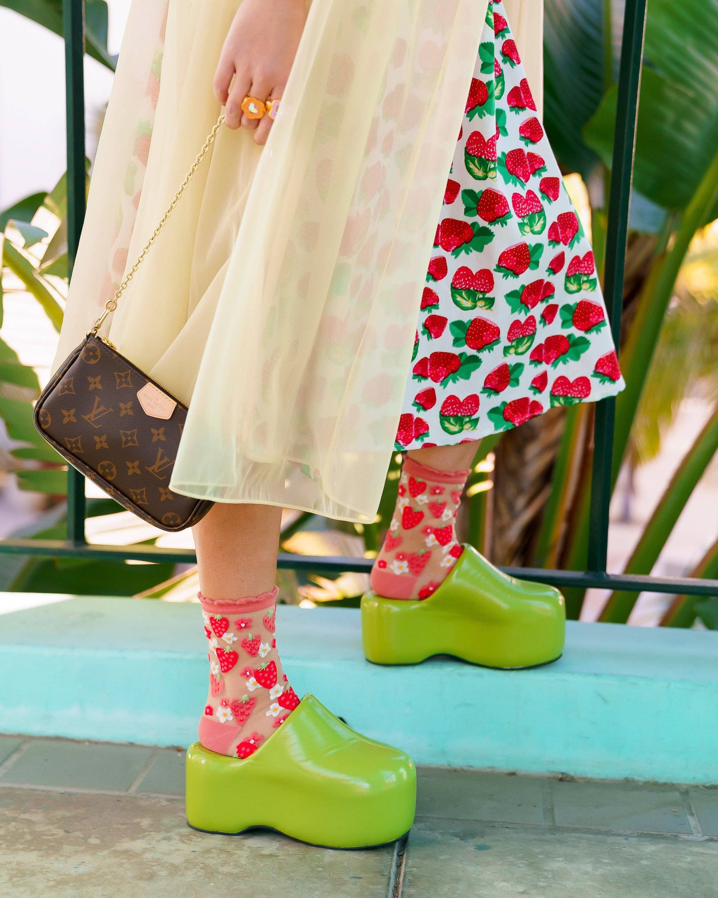 Strawberry Daisy Ruffle Sheer Crew Sock Quirks!