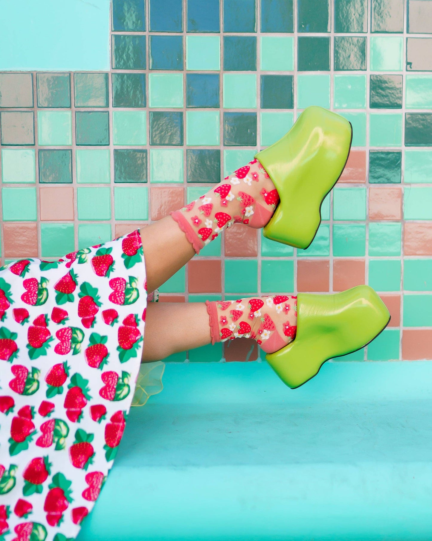 Strawberry Daisy Ruffle Sheer Crew Sock Quirks!