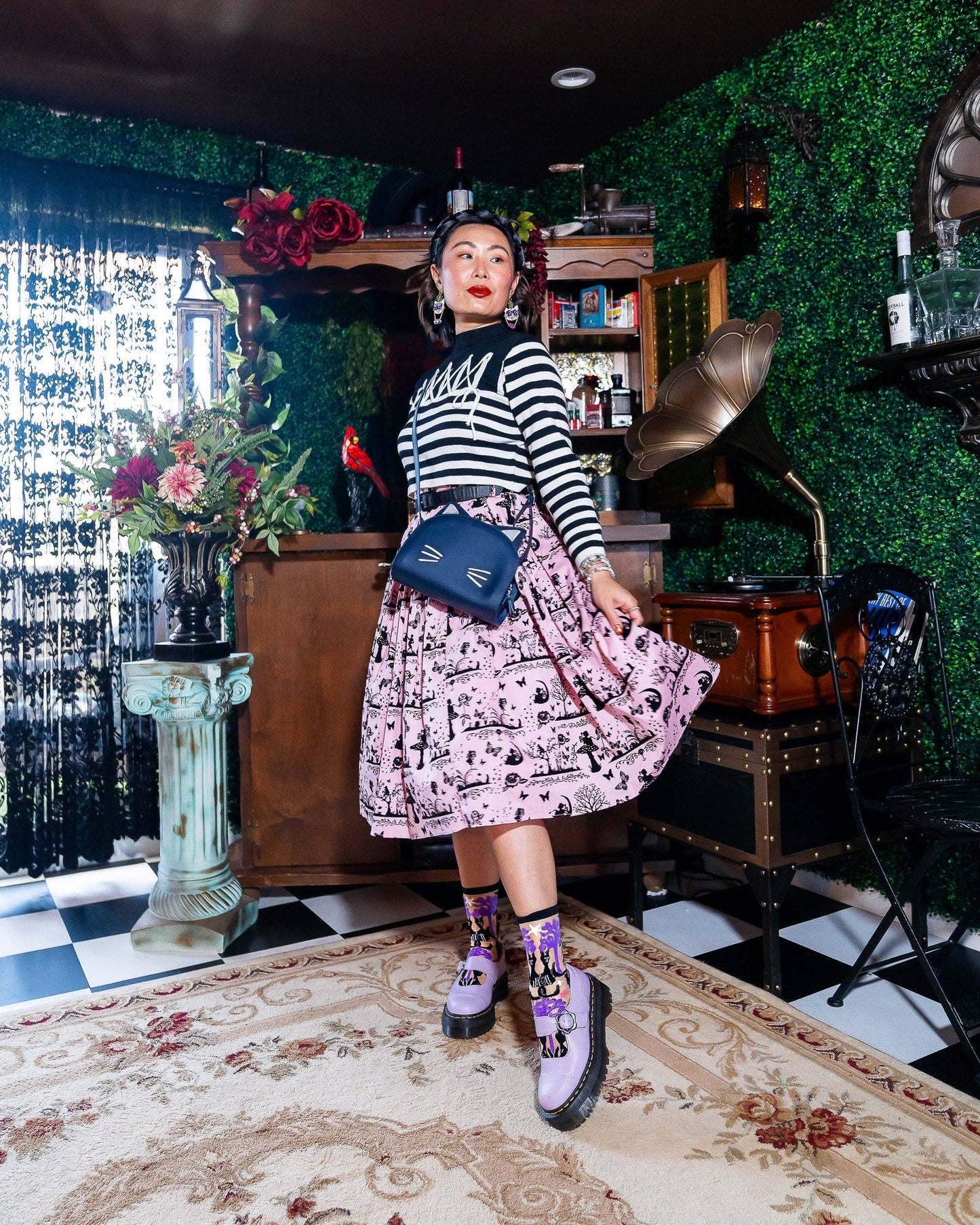 Nocturnal Cats Sheer Crew Sock Quirks!