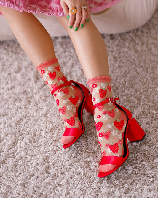 Strawberry Daisy Ruffle Sheer Crew Sock Quirks!