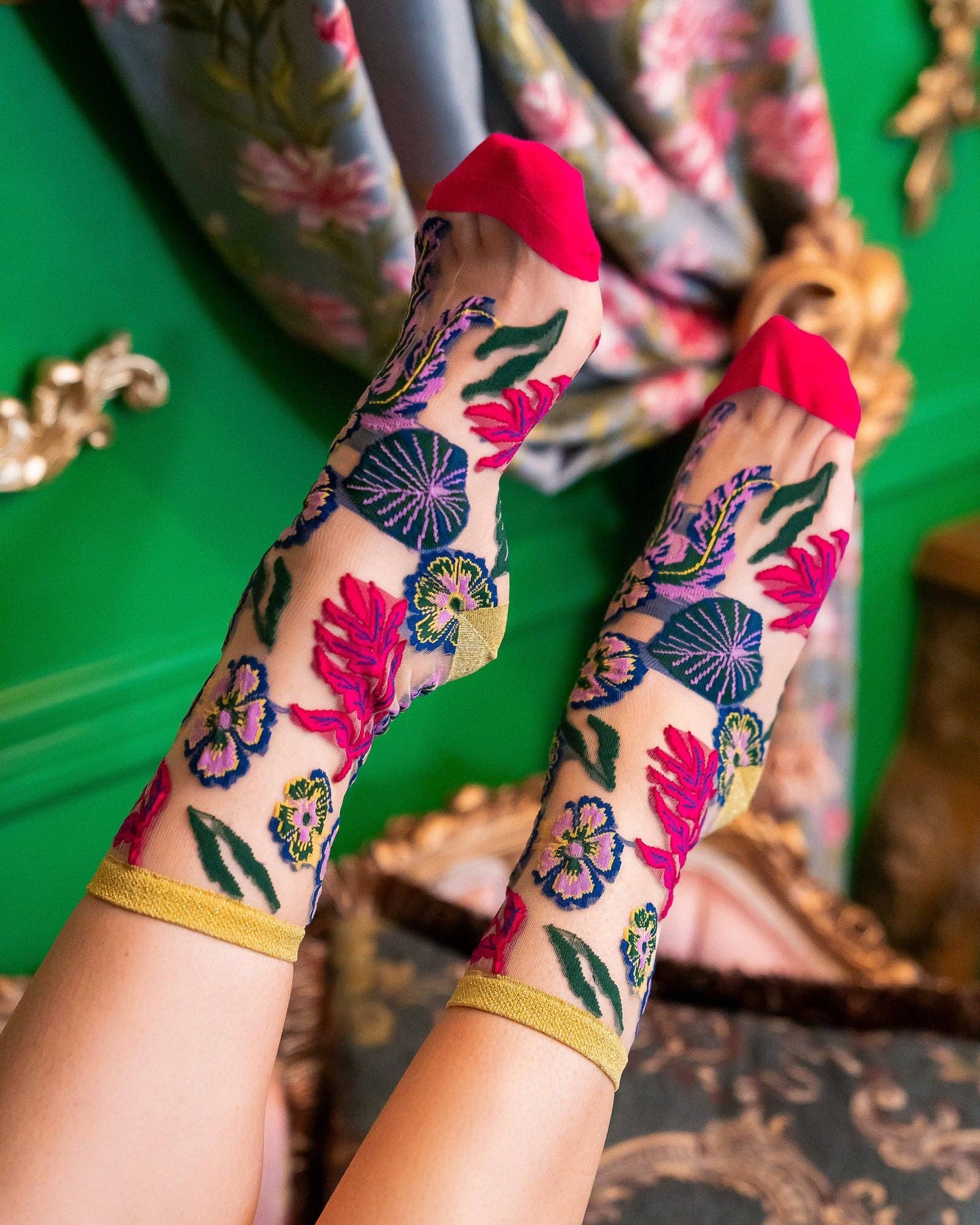 Festive Floral Sheer Crew Sock Quirks!
