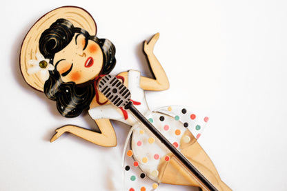Pin Up Singer w/ Victrola Brooch by Laliblue