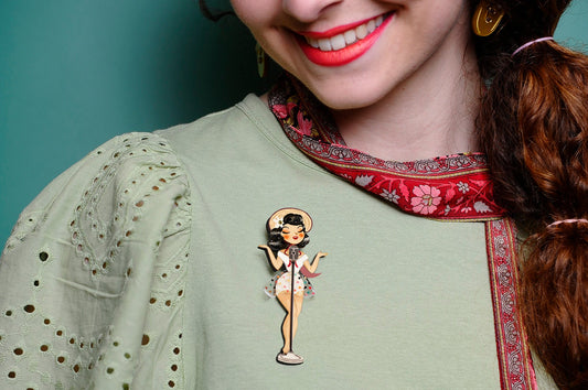 Pin Up Singer w/ Victrola Brooch by Laliblue
