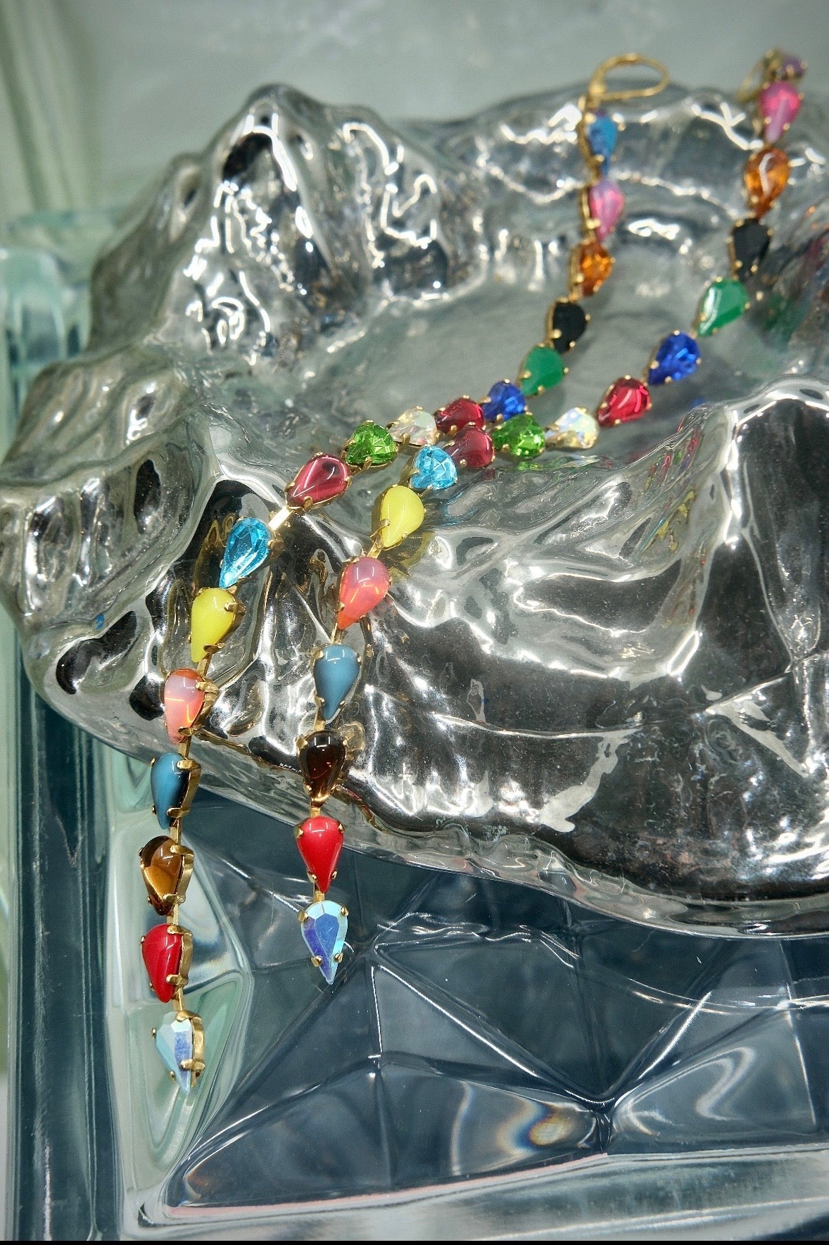 Spangle Earrings in Aurora Fang Mini (Gold)