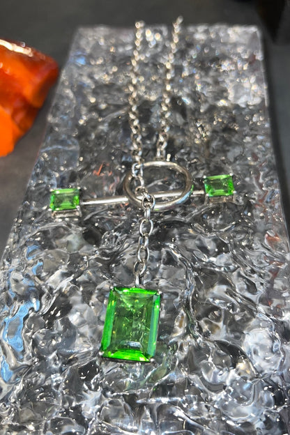 Gem Drop Toggle Necklace in Green Envy (Silver) SHIPS IN APRIL