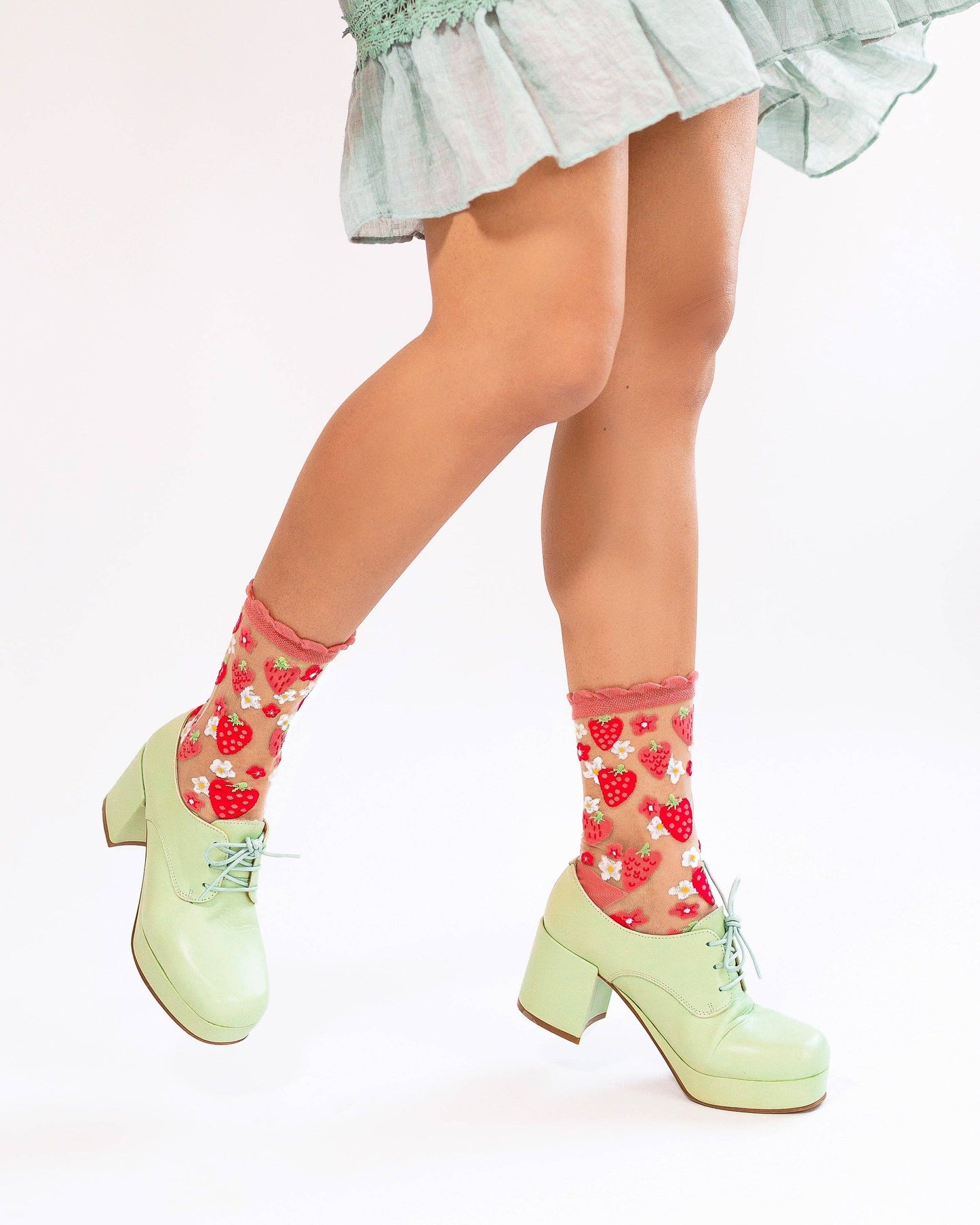 Strawberry Daisy Ruffle Sheer Crew Sock Quirks!