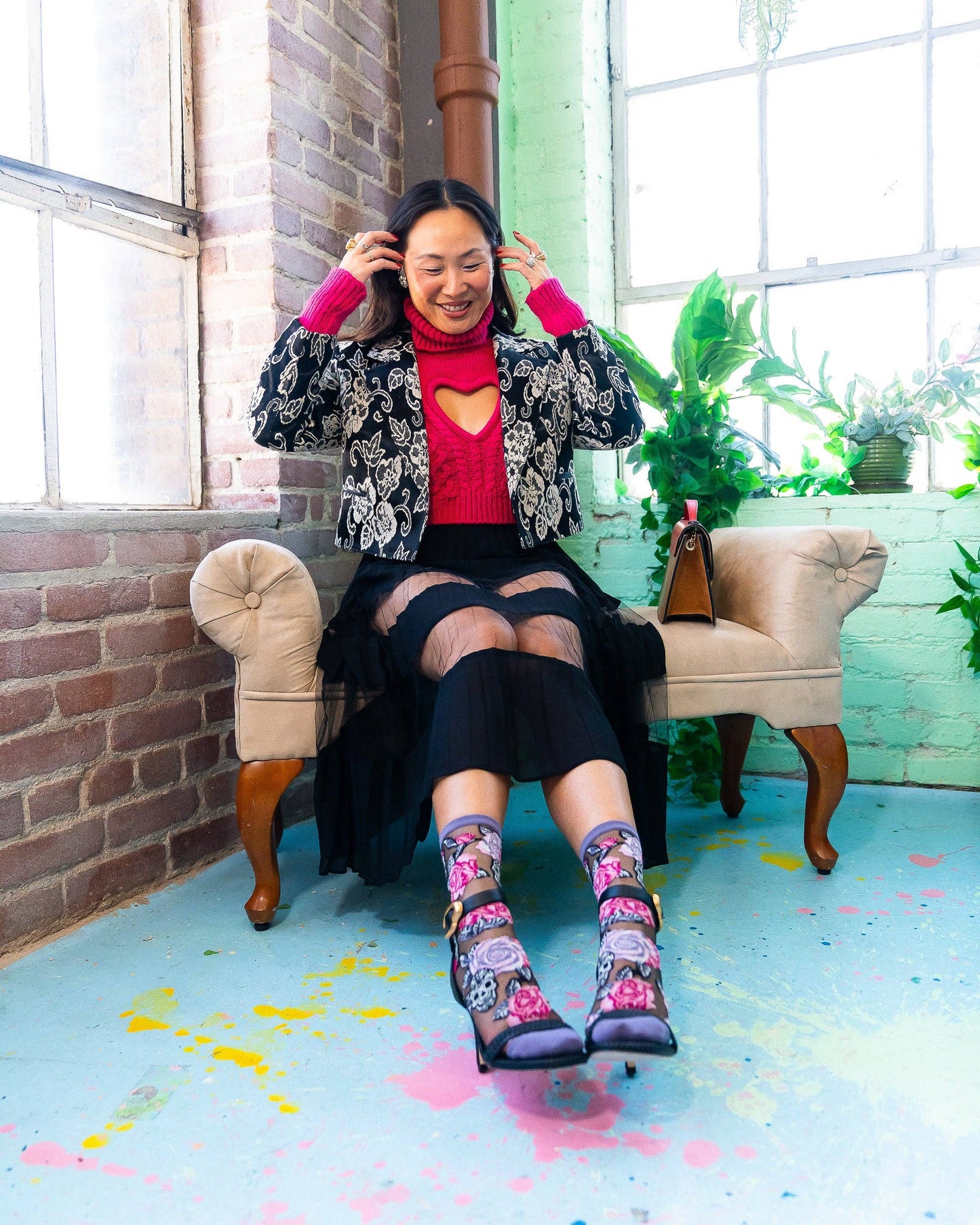 Skulls & Roses Black Sheer Crew Sock Quirks!