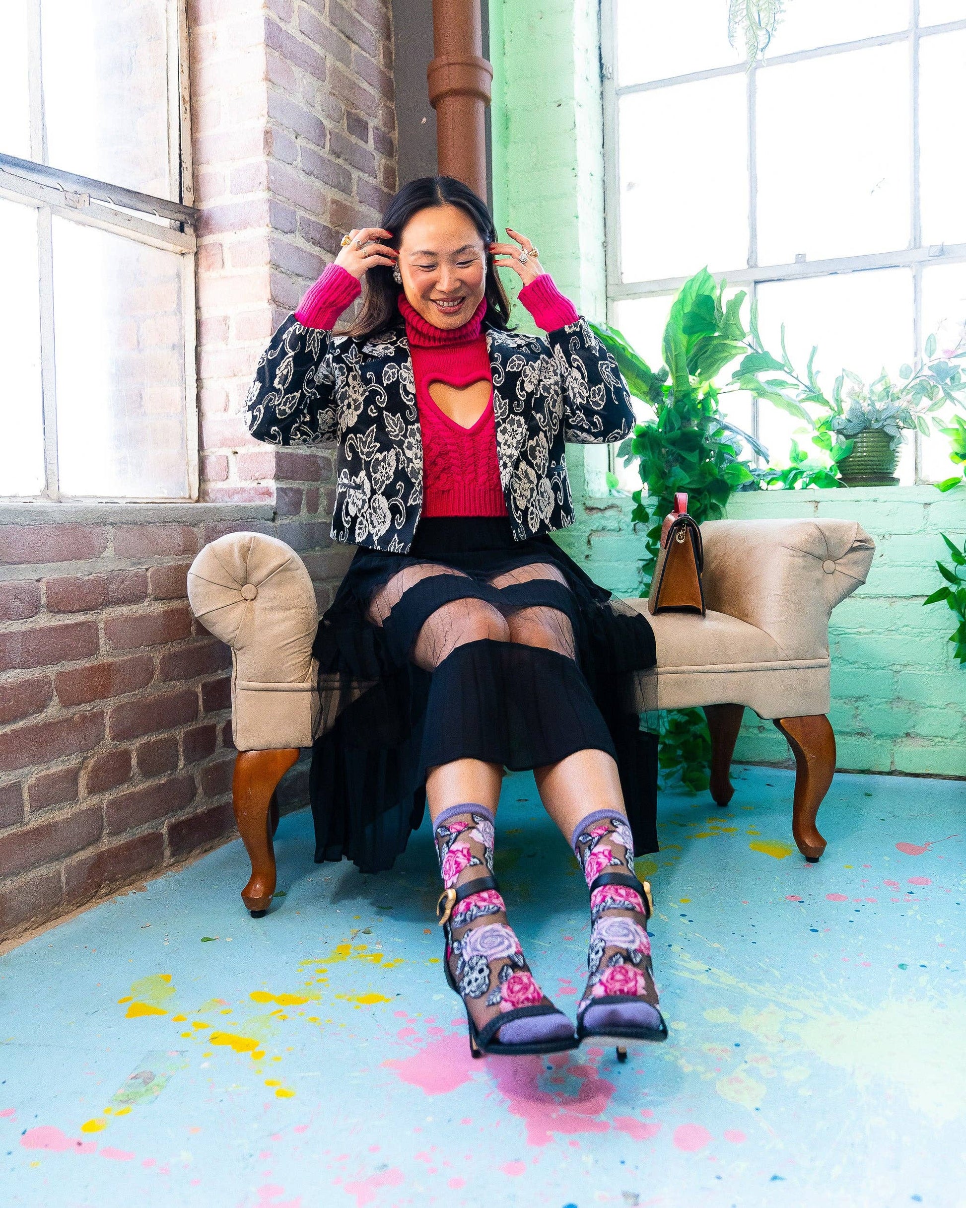 Skulls & Roses Black Sheer Crew Sock Quirks!