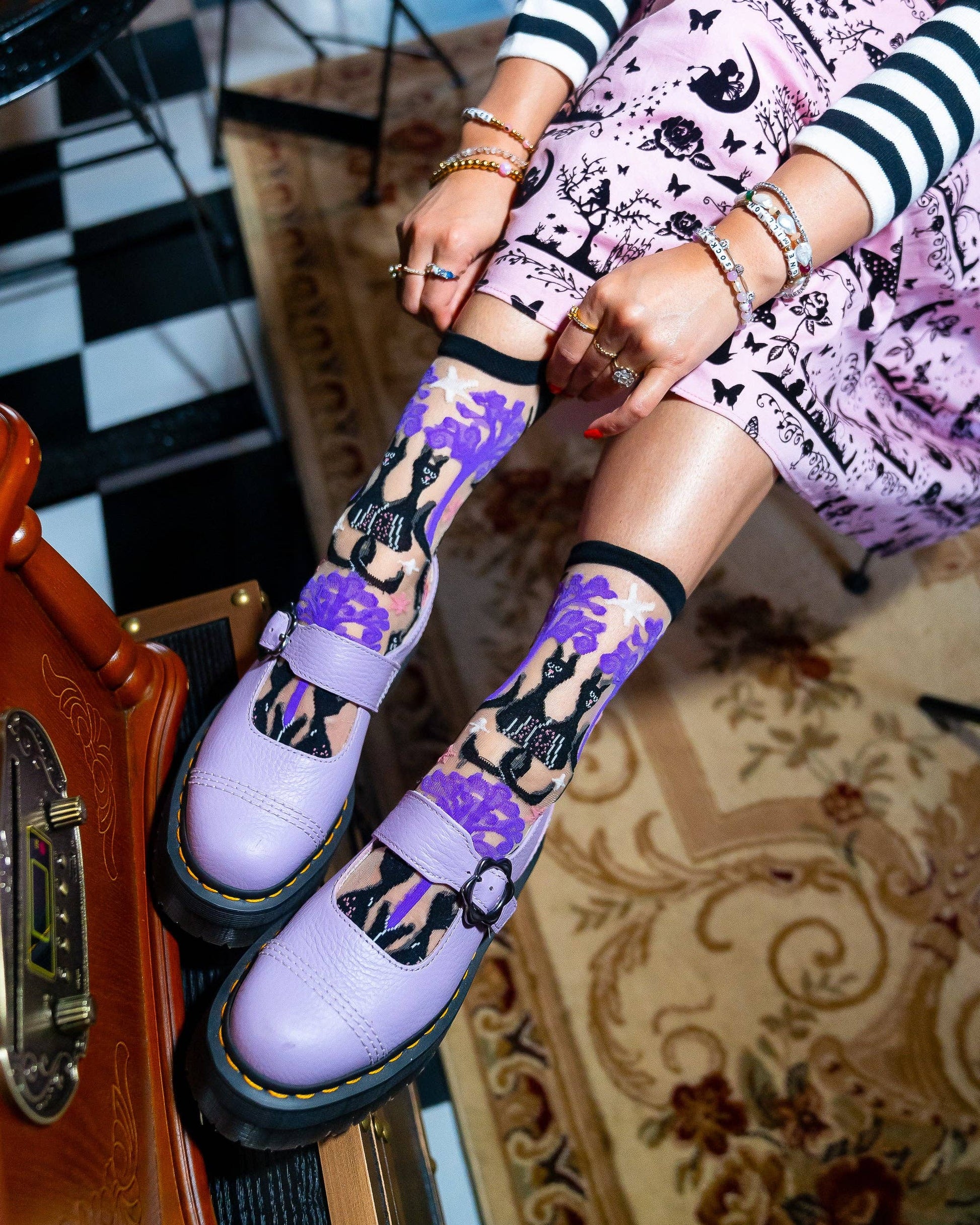 Nocturnal Cats Sheer Crew Sock Quirks!