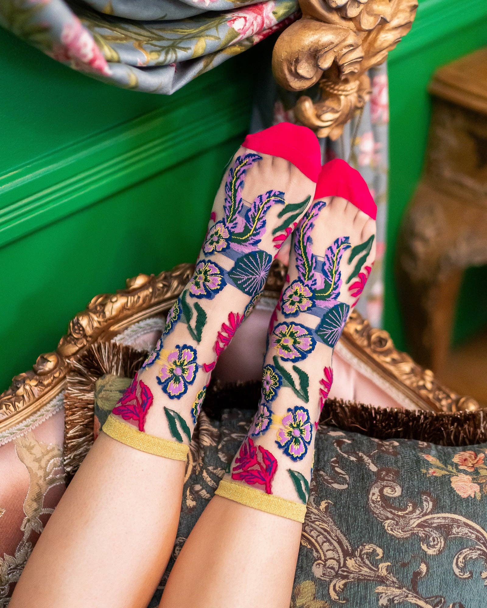 Festive Floral Sheer Crew Sock Quirks!
