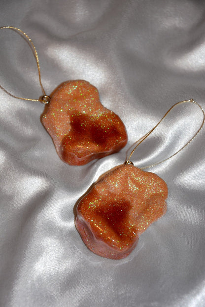 CERAMIC CHICKEN NUGGET W/ SWEET N’ SOUR SAUCE ORNAMENT