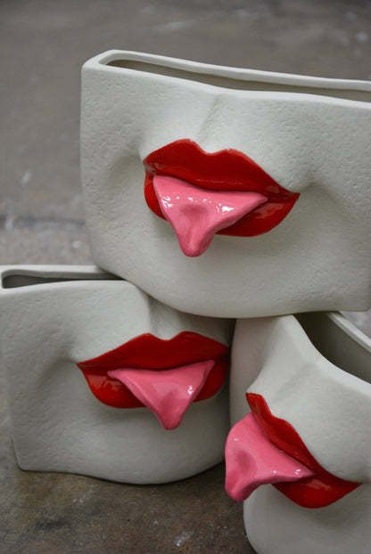CERAMIC TONGUE-OUT VASE