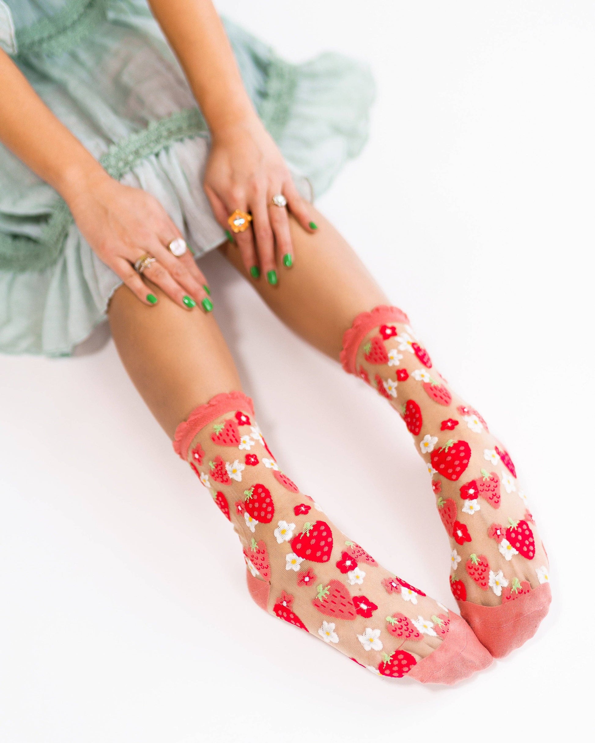 Strawberry Daisy Ruffle Sheer Crew Sock Quirks!