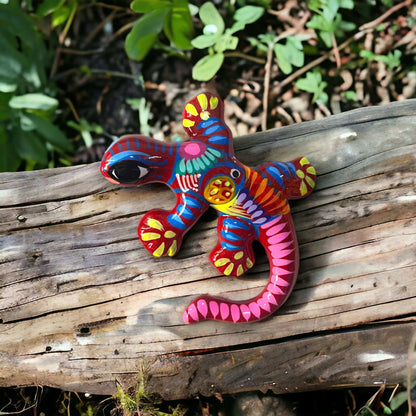 Talavera Lizard Figurine | Mexican Handcrafted Wall Decor
