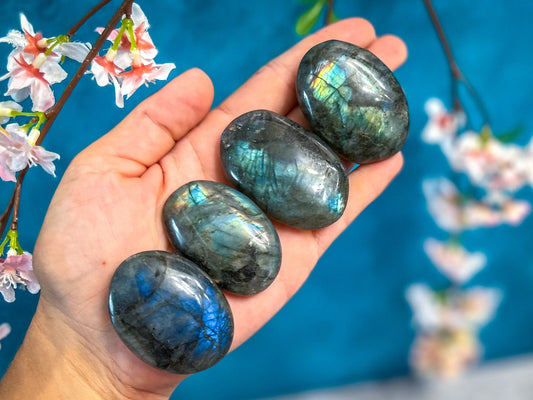 PRETTY Labradorite Palm Stone