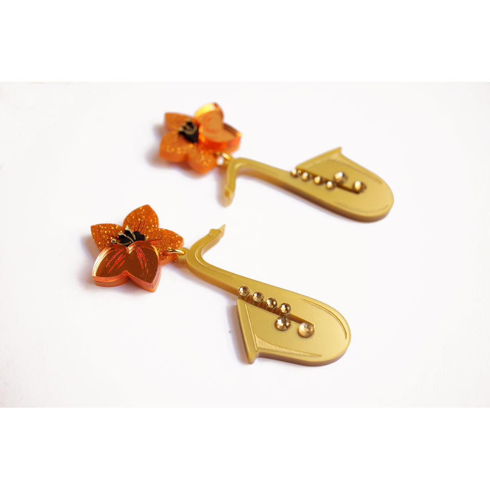 Saxophone with flower earrings by Laliblue