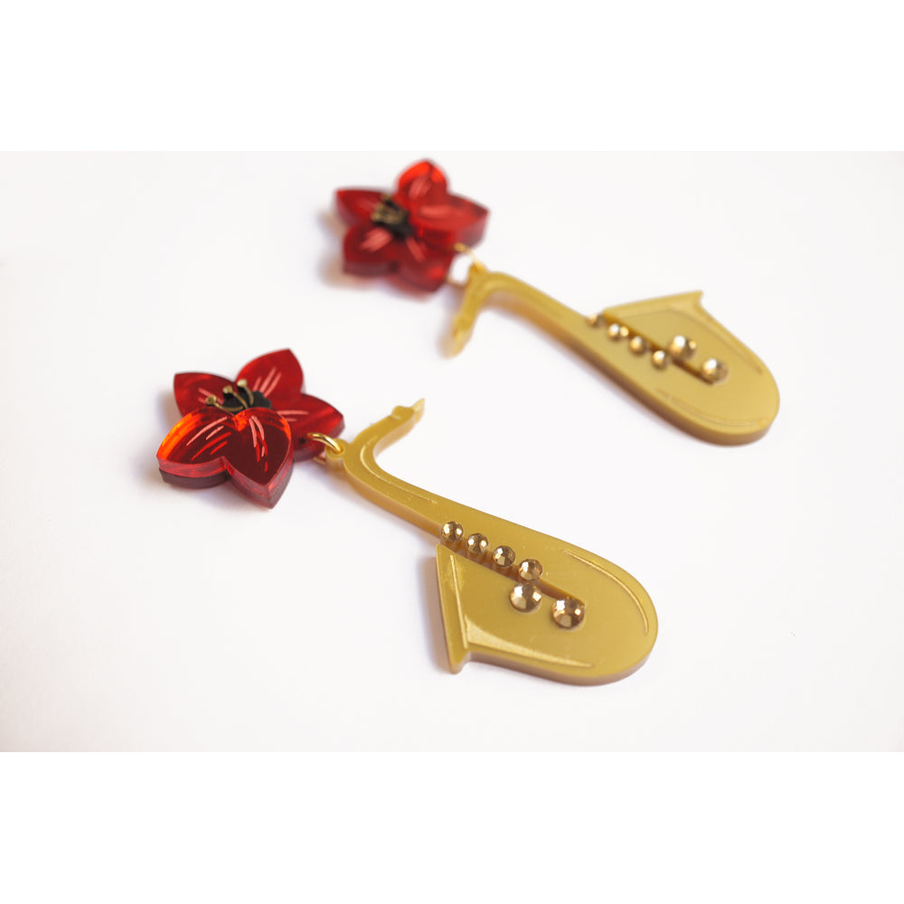 Saxophone with flower earrings by Laliblue