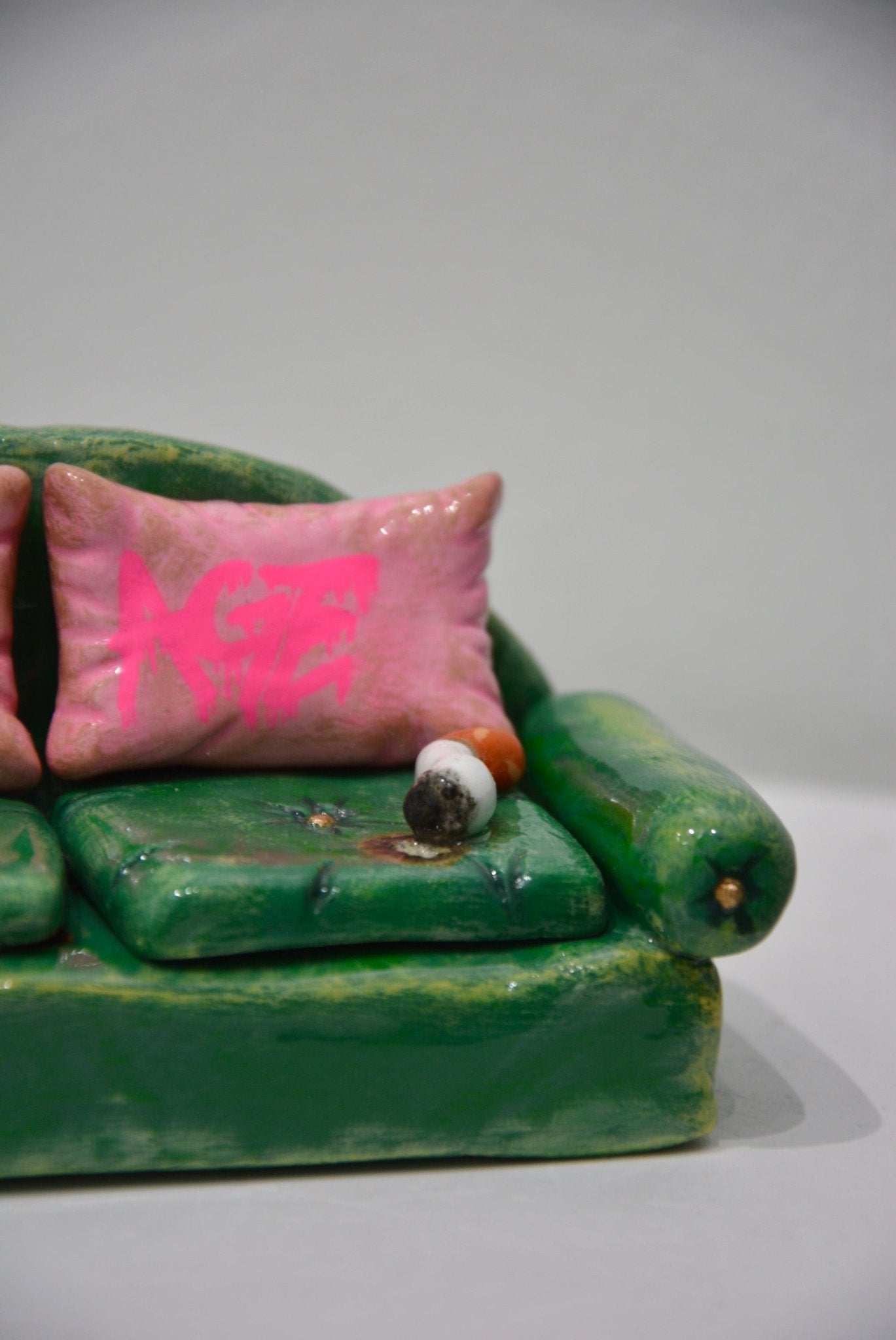 SAVAGE GRAFFITI COUCH