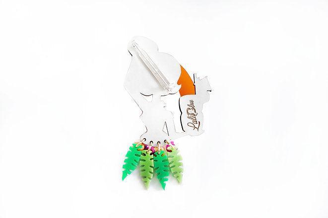 Tiki Waitress Brooch by Laliblue