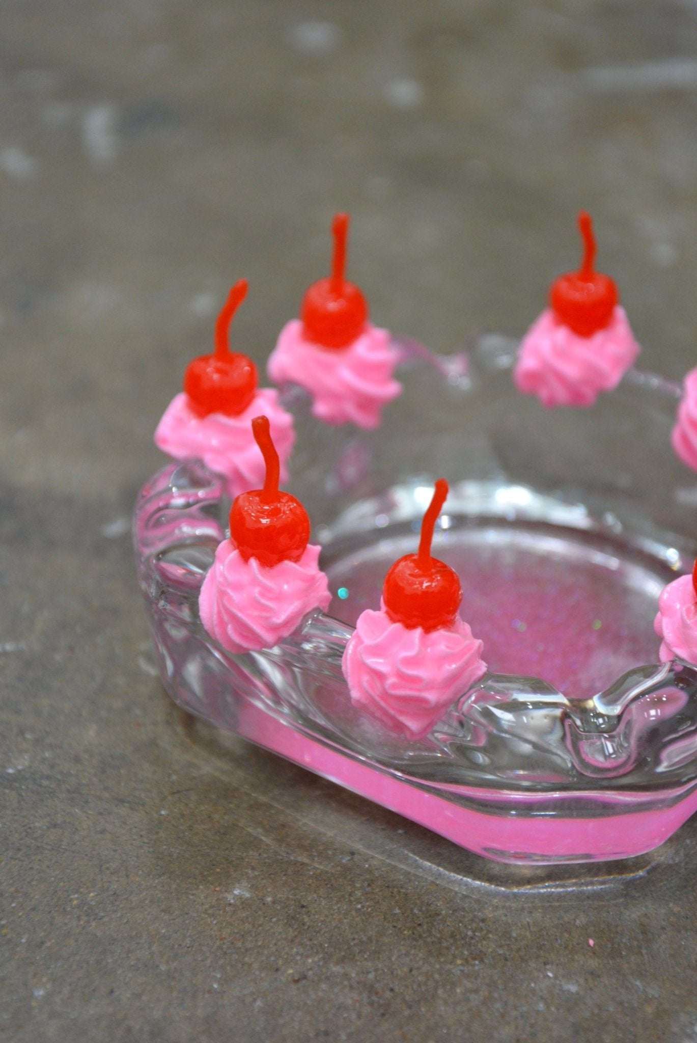 WILD CHERRY ICING ASHTRAY